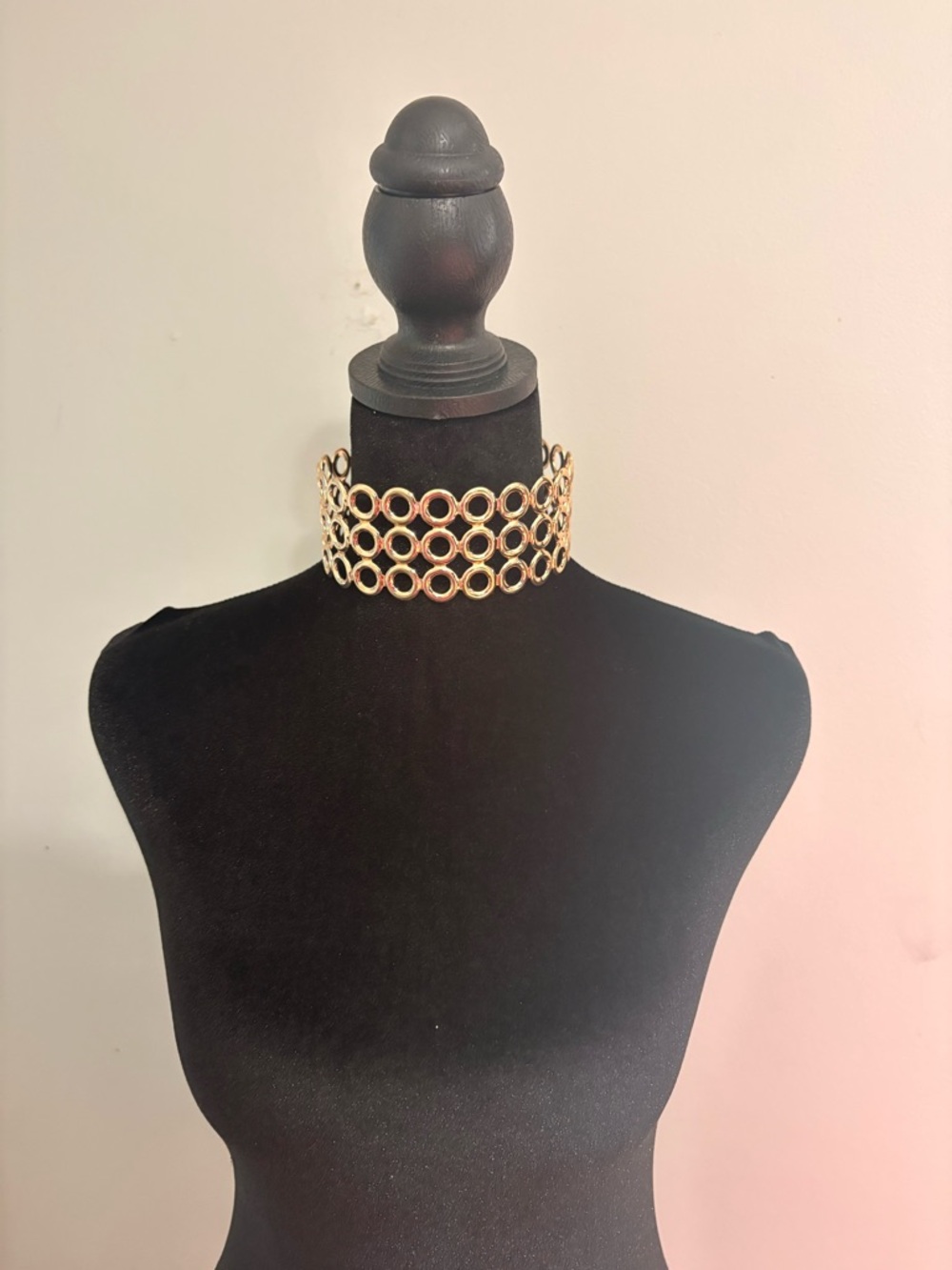 Gold Circle-Link Choker Necklace - Women Jewelry - Picture 2 of 2